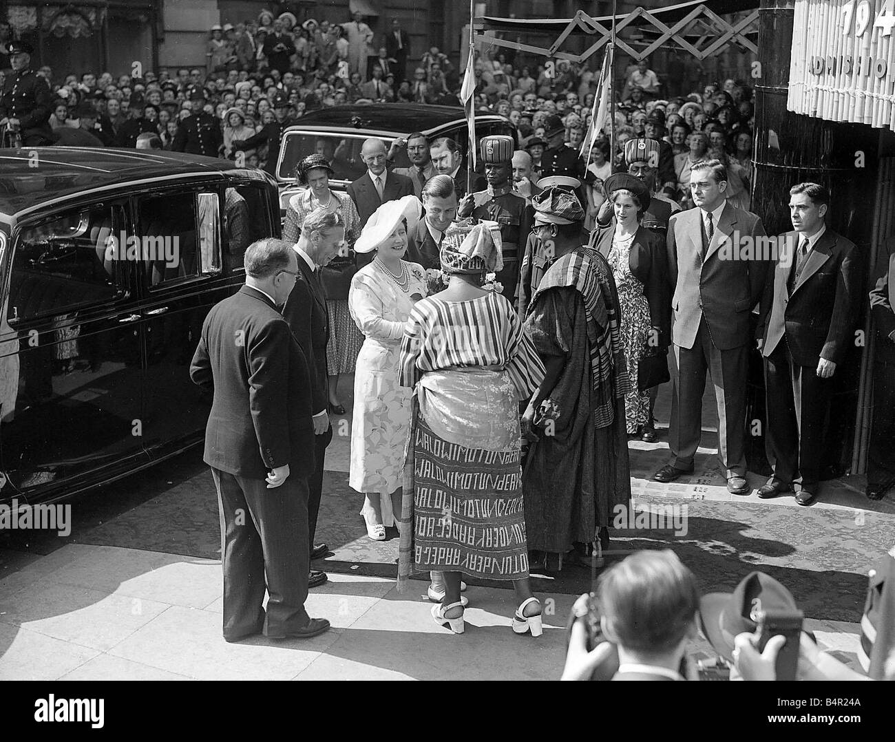 König George VI. und Königin Elizabeth besuchen Kolonialausstellung Juli 1949 Stockfoto