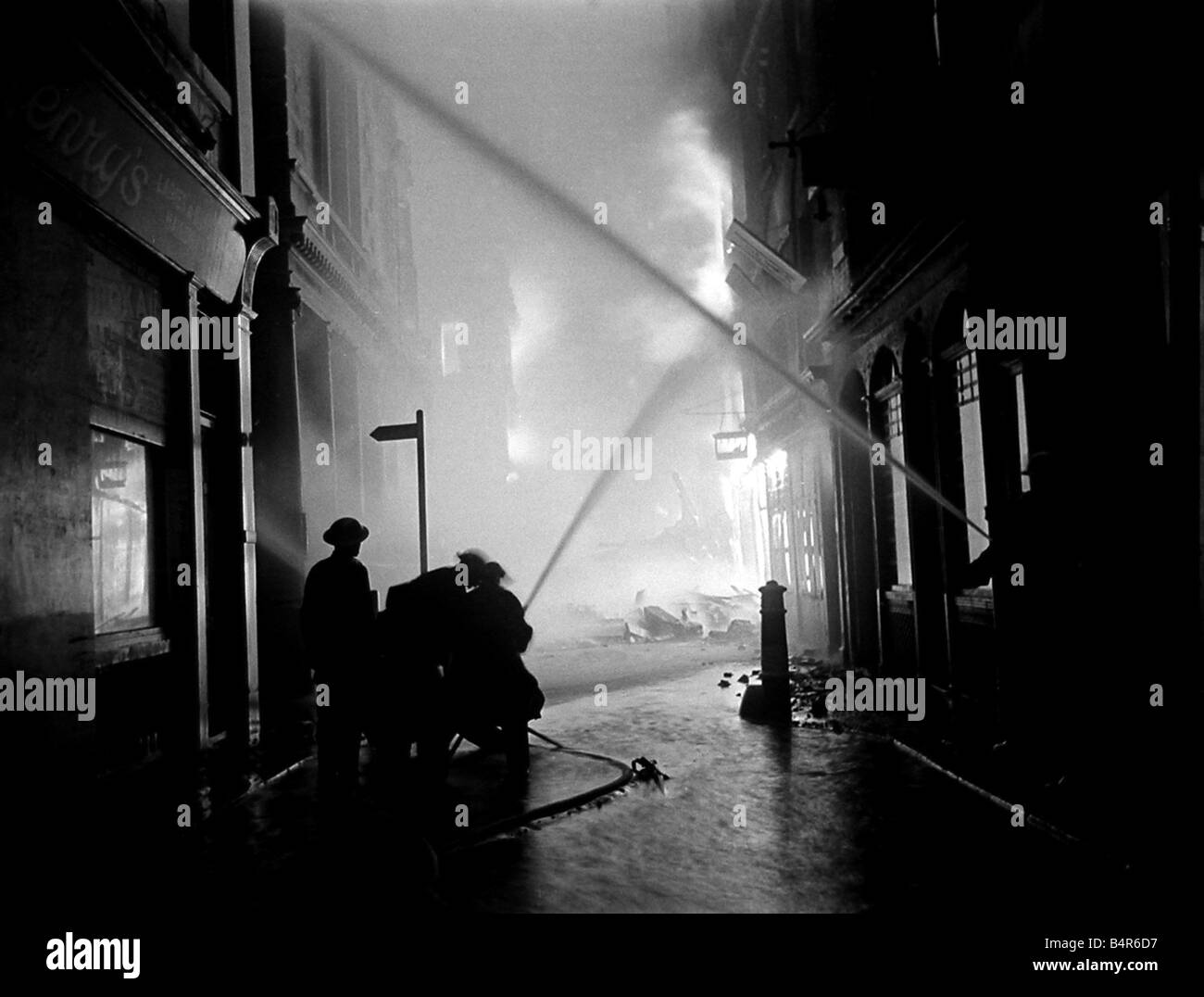 Der große Brand von London 29. Dezember 1940 Feuerwehrmänner bekämpfen