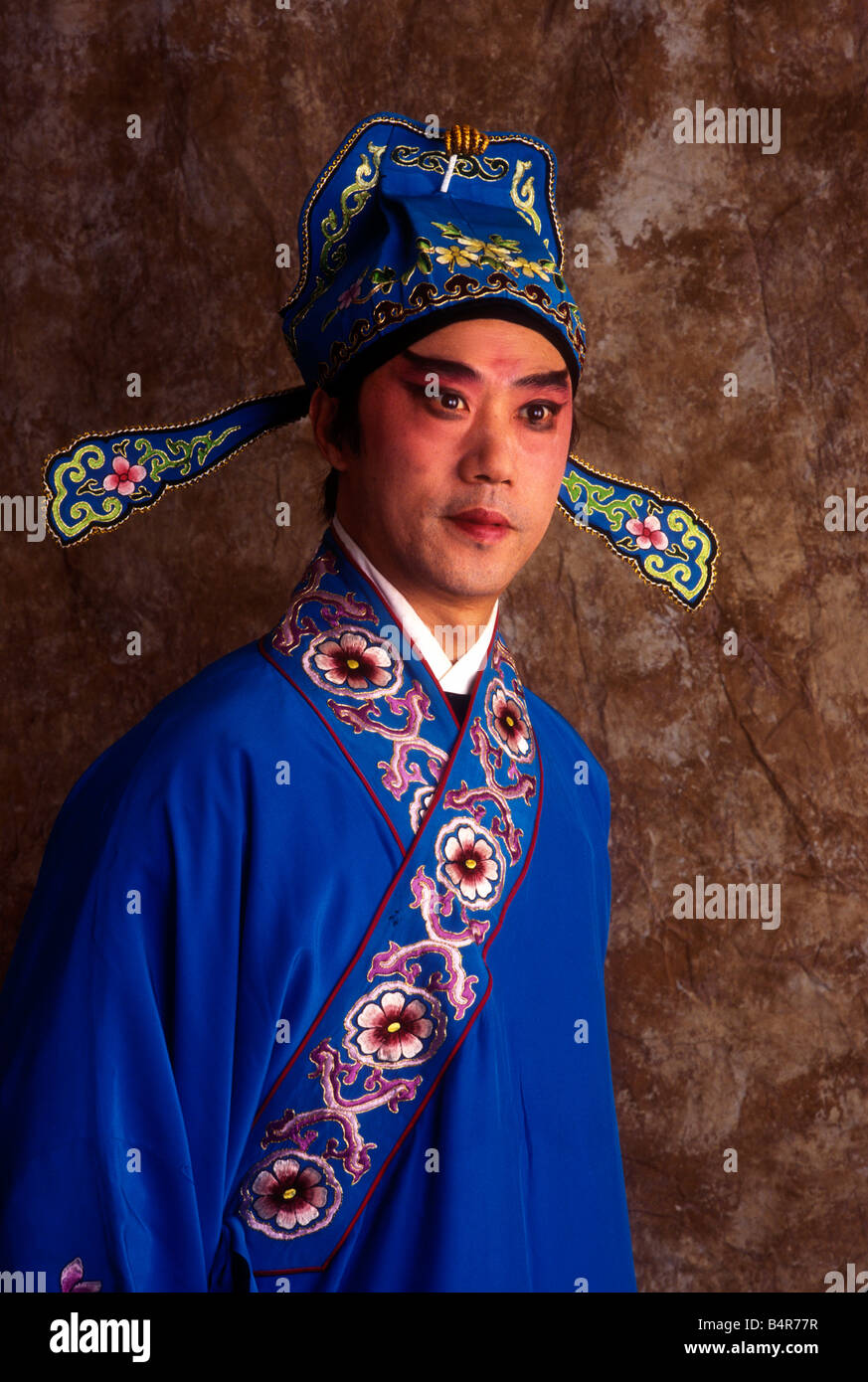 chinesischer Mann Performer Trachten Opernbühne Schmink Stockfoto