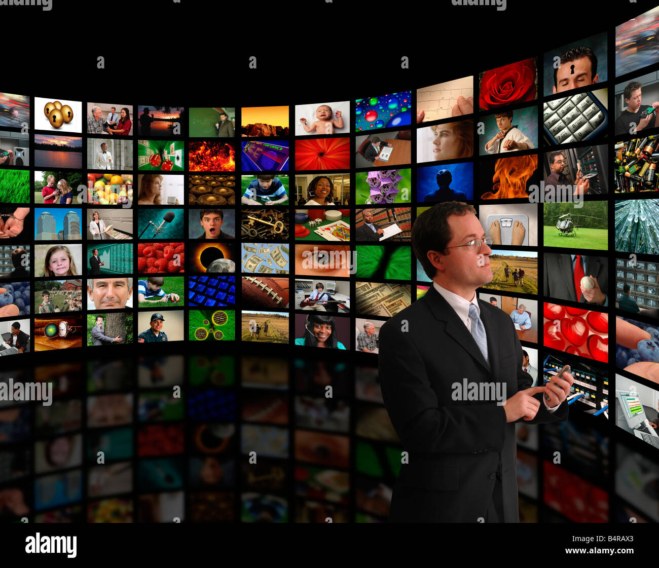 Galerie der globalen Videomedien Kommunikationskanäle oder Fotografie auf eine gekrümmte Wand Stockfoto