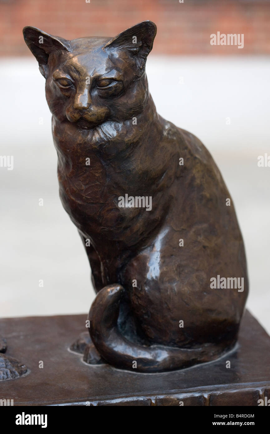 Statue von Hodge Dr. Johnsons Katze in Gough Square in London Stockfoto