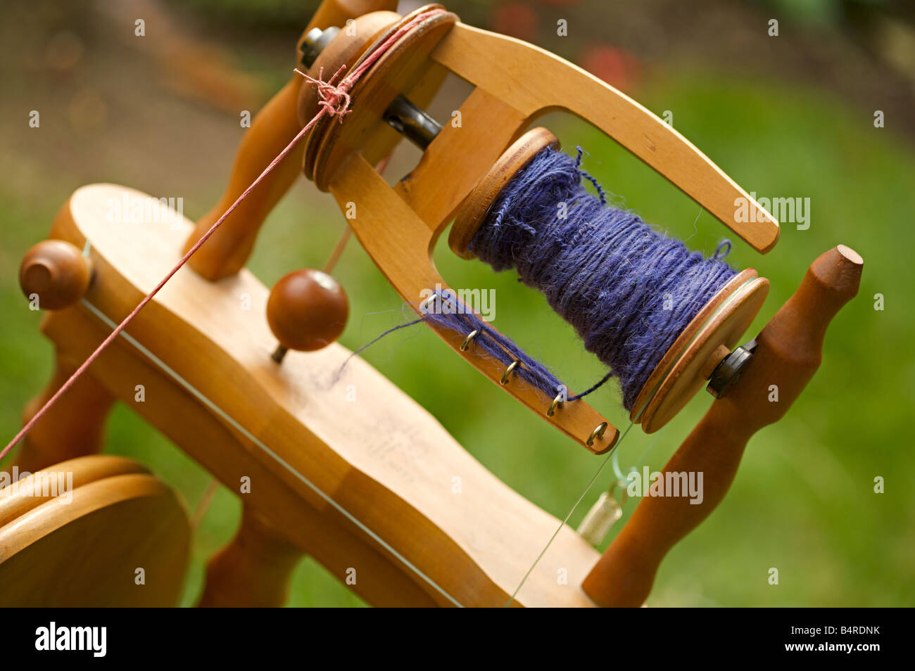 Spinnning Rad und "Alpaka-Faser" close-up Stockfoto