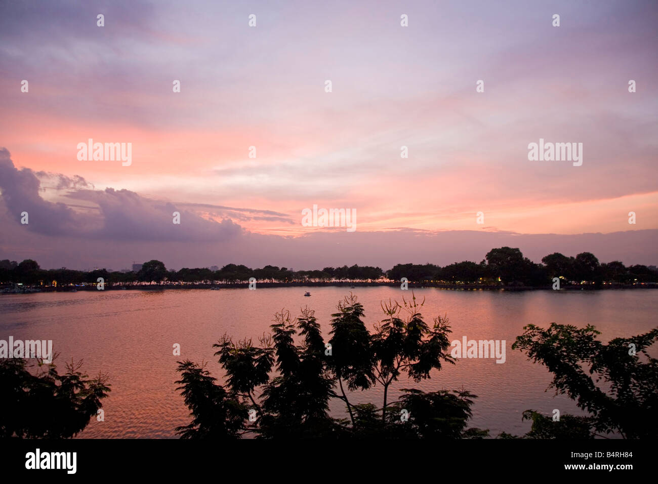 Sonnenuntergang Truch Bach See Hanoi Vietnam Stockfoto