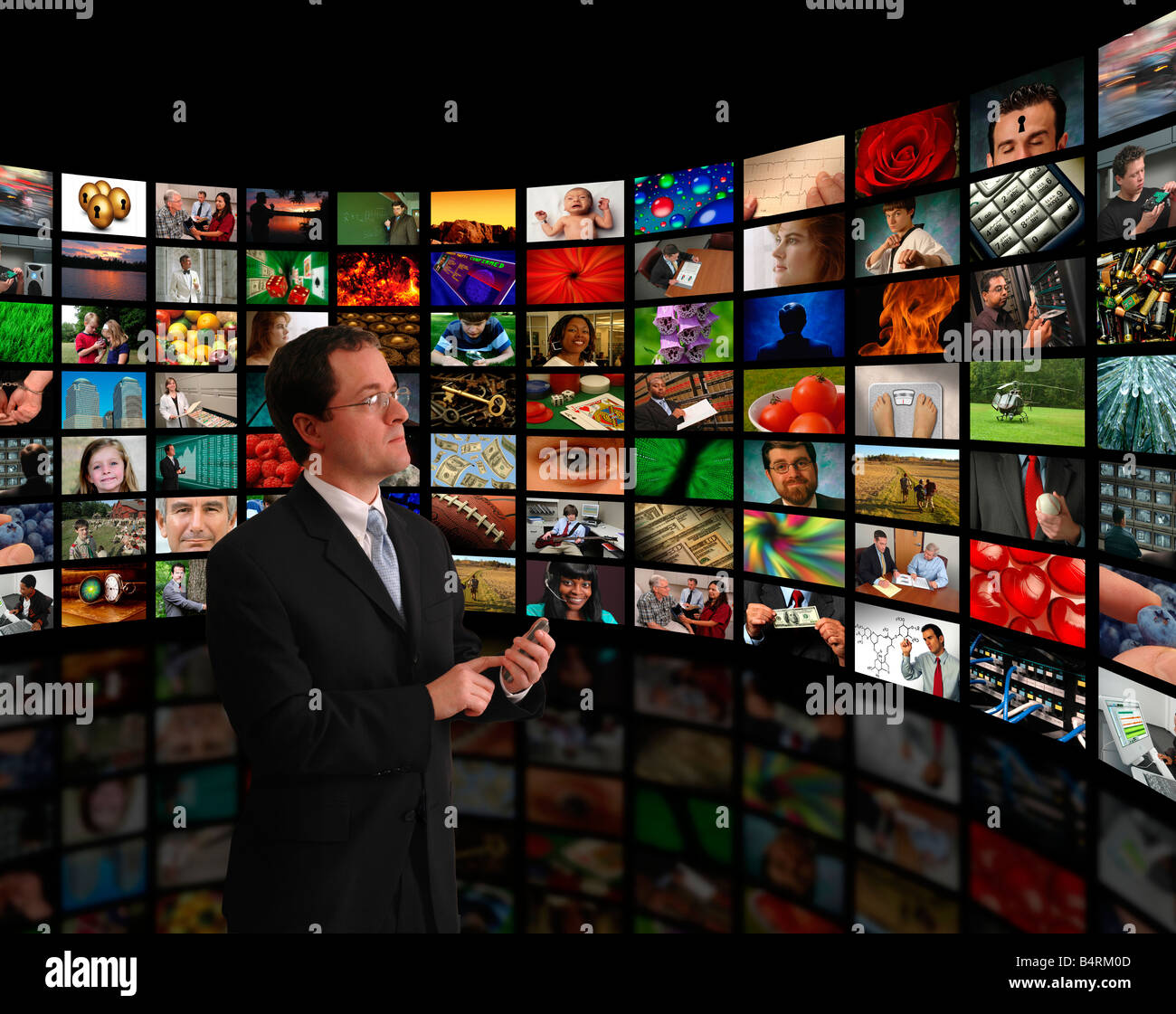 Galerie der globalen Videomedien Kommunikationskanäle oder Fotografie auf eine gekrümmte Wand Stockfoto
