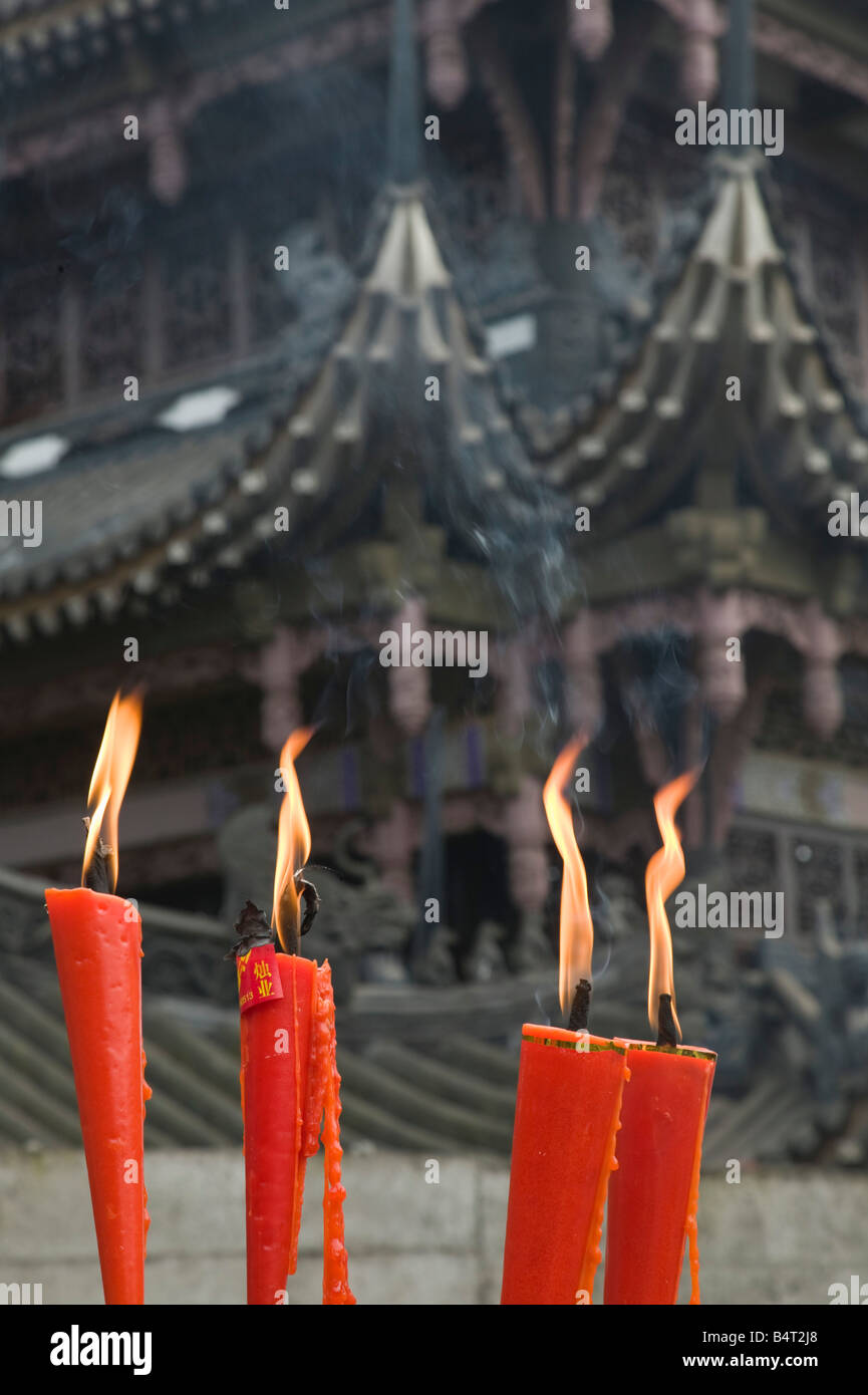 China, Provinz Chongqing, Chongqing, Ausflügen die antike Stadt, Baolun Si Tempel wünschen Kerzen Stockfoto