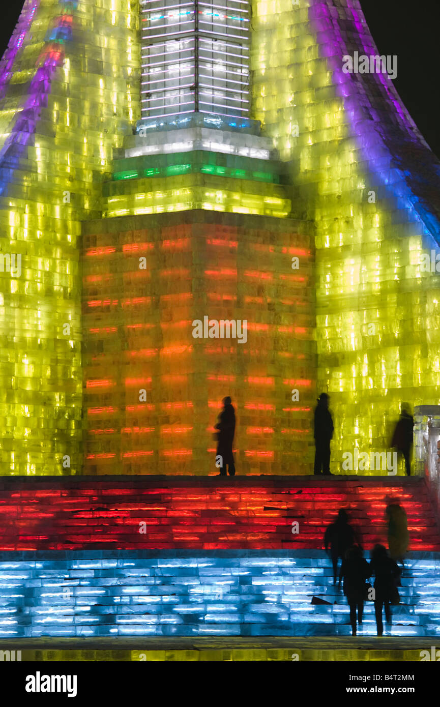 China, Heilongjiang, Harbin, Haerbin Ice and Snow World Festival, Eis Olympiaturm Stockfoto