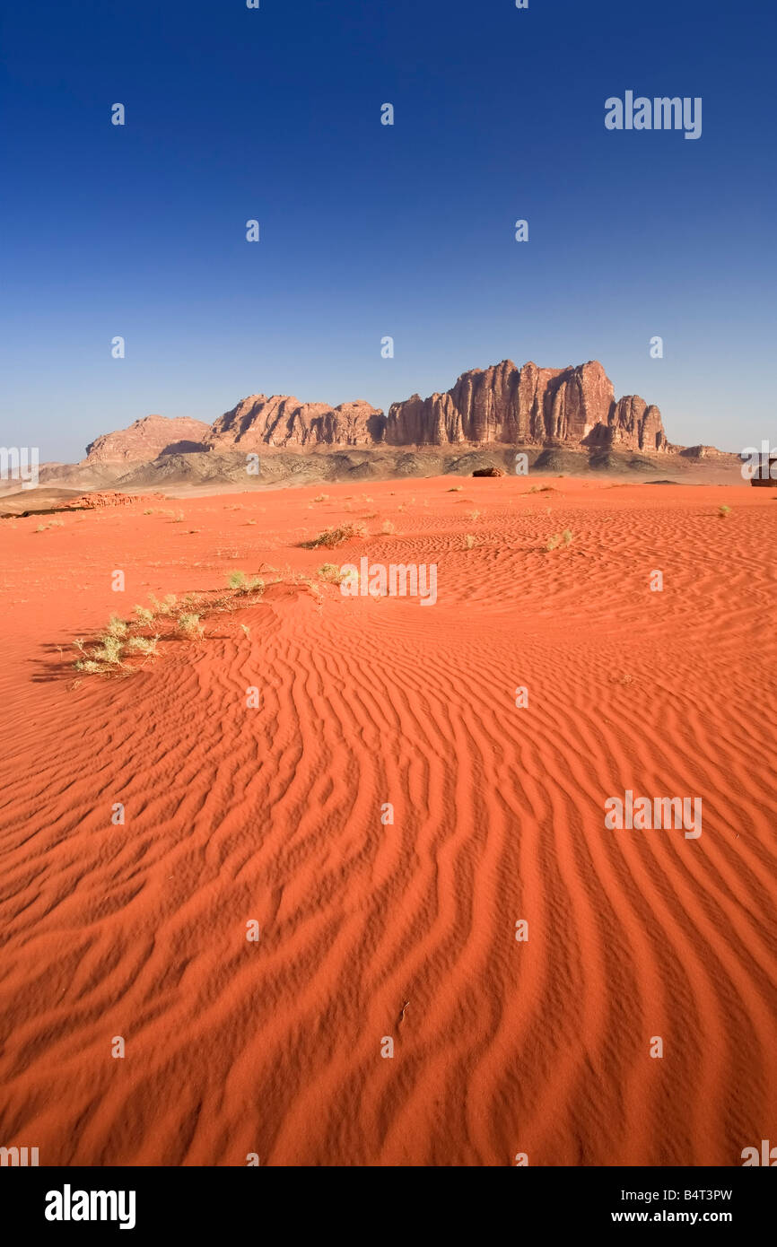 Wüste Wadi Rum und Jebel Qattar Berg, Jordanien Stockfoto