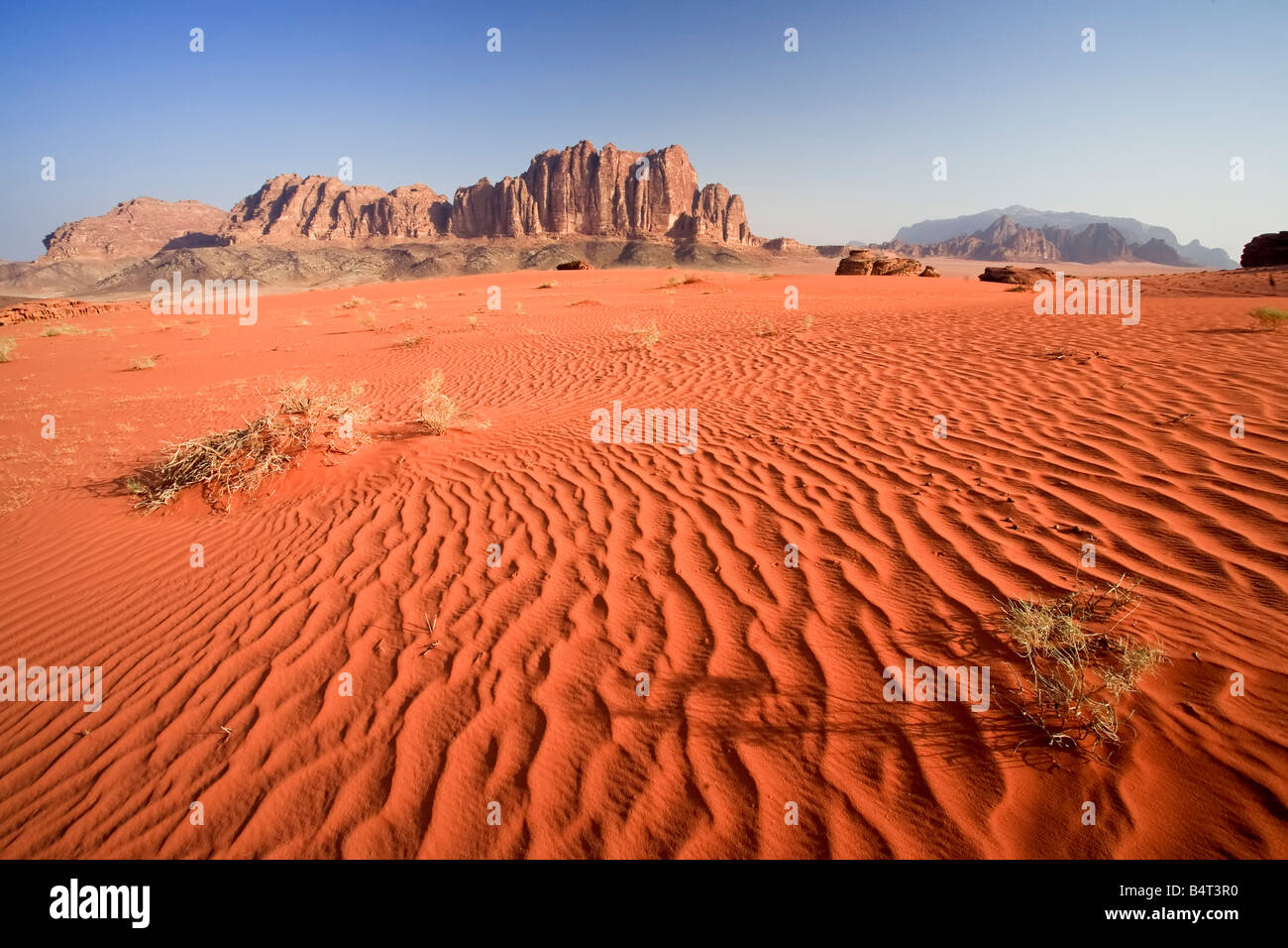 Wüste Wadi Rum und Jebel Qattar Berg, Jordanien Stockfoto