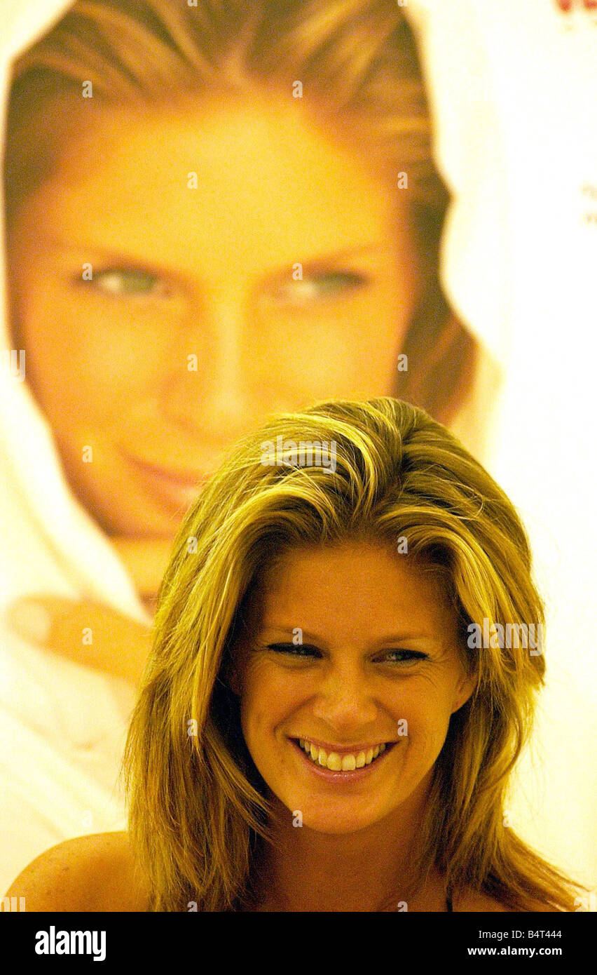 Rachel Hunter als neues Gesicht von klassifizierten Cosmetics bei Harvey Nicholls Modell lächelnd Stockfoto