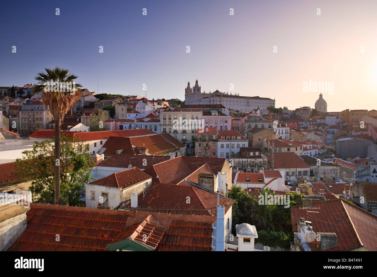 Sao Vicente de Fora Kirche und Stadtteil Alfama, Lissabon, Portugal Stockfoto