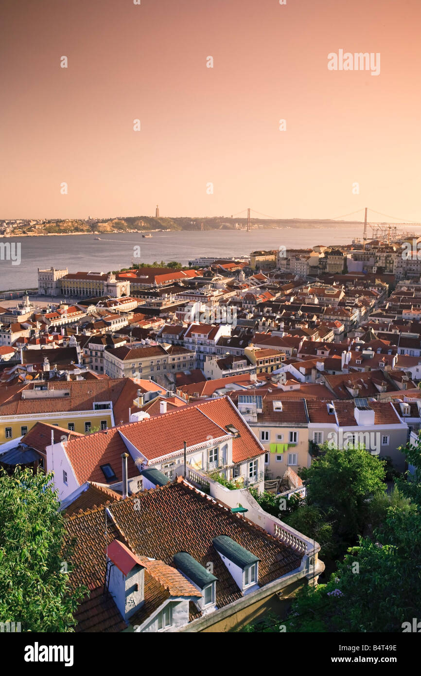 Alfama Viertel und Rio Tejo, Lissabon, Portugal Stockfoto