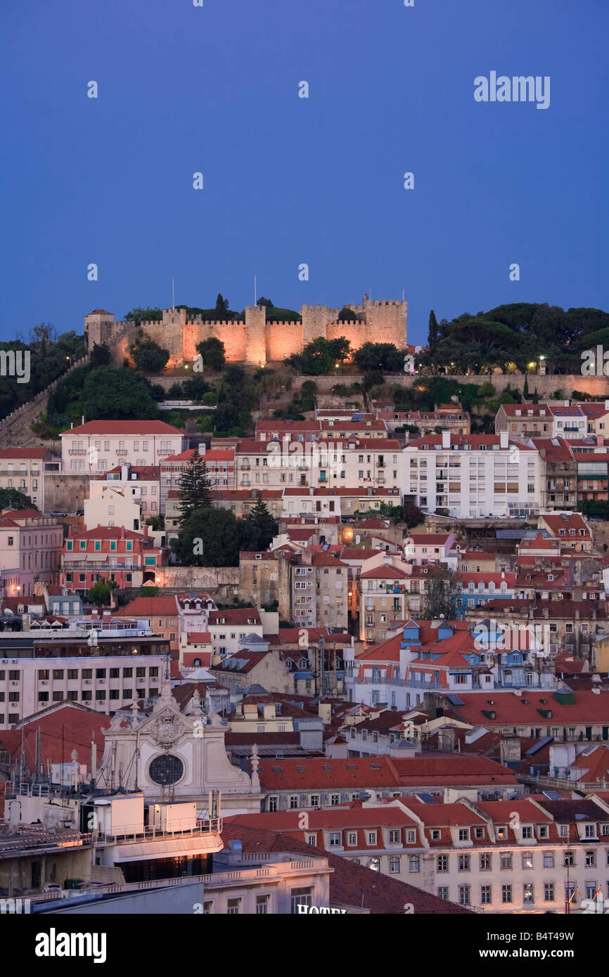 Baixa farbigsten und Castelo de Sao Jorge, Lissabon, Portugal Stockfoto
