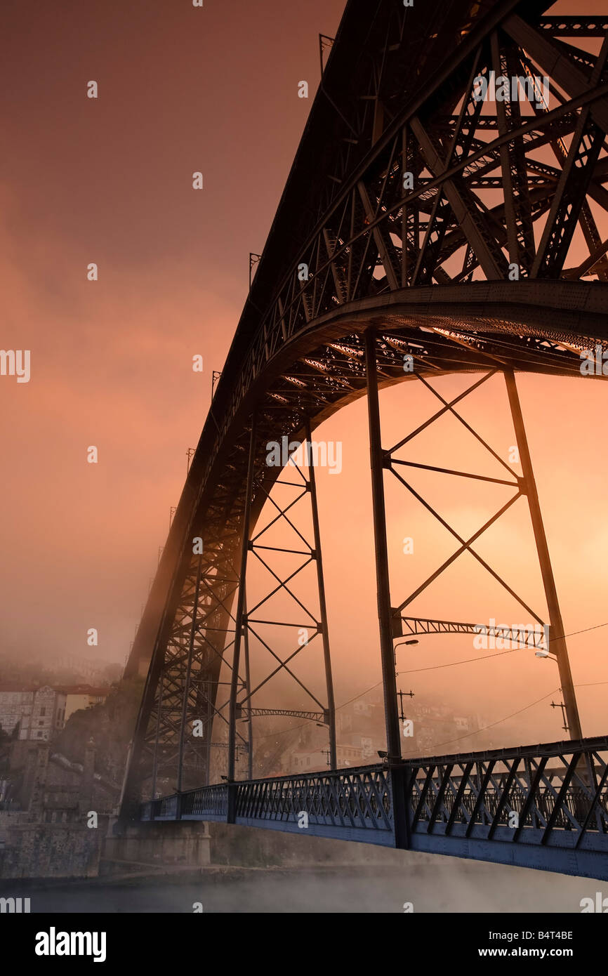Douro-Fluss und Ponte de Dom Luis I, Porto (UNESCO Weltkulturerbe), Portugal Stockfoto