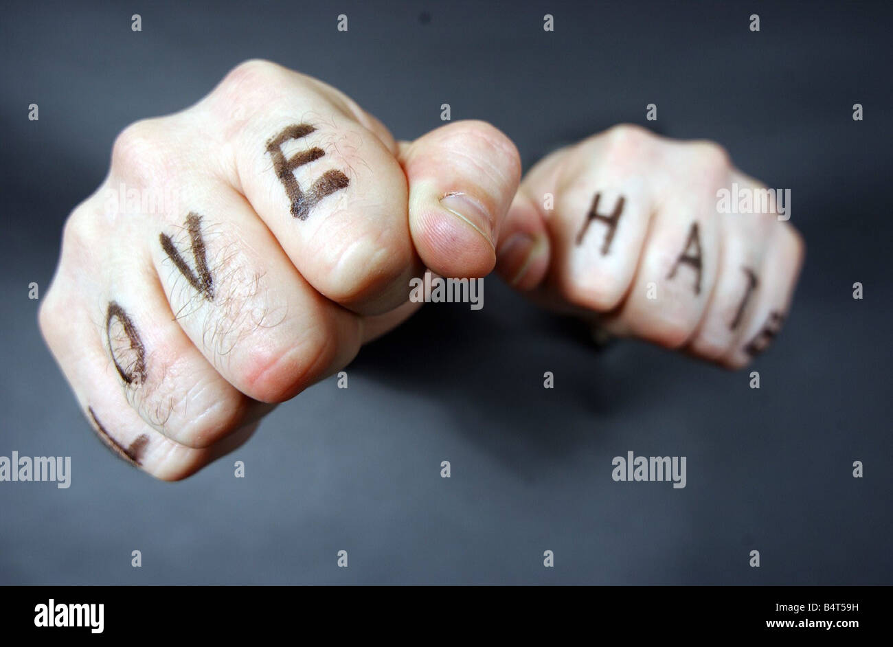 Love hate hands -Fotos und -Bildmaterial in hoher Auflösung – Alamy