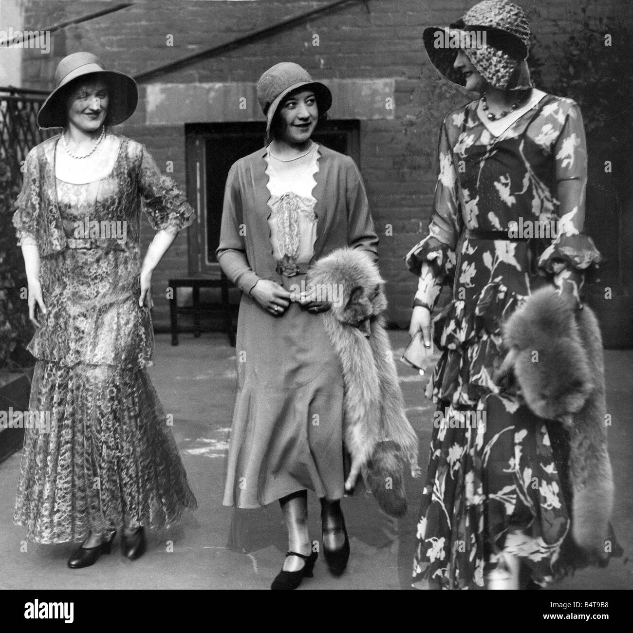Drei Modelle in der Mode der 1920er Jahre Stockfoto