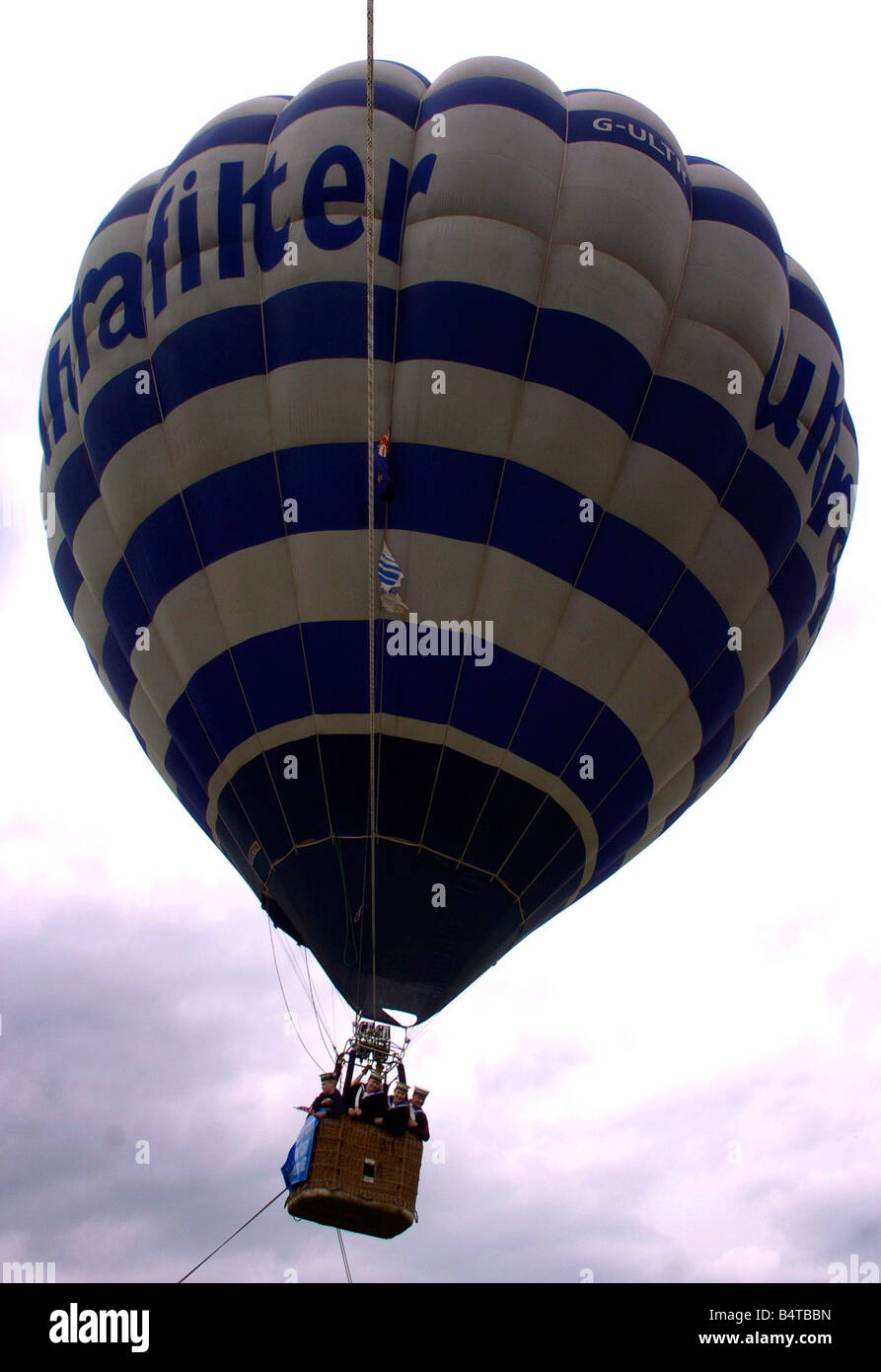 Meer-Kadett Tag der offenen Tür im Sutton Park heute, Kadetten erhalten  eine Fahrt mit dem Heißluftballon. L-R: Lee Mountford, Ashleigh, Edwards,  Sophie Roche Richar Stockfotografie - Alamy