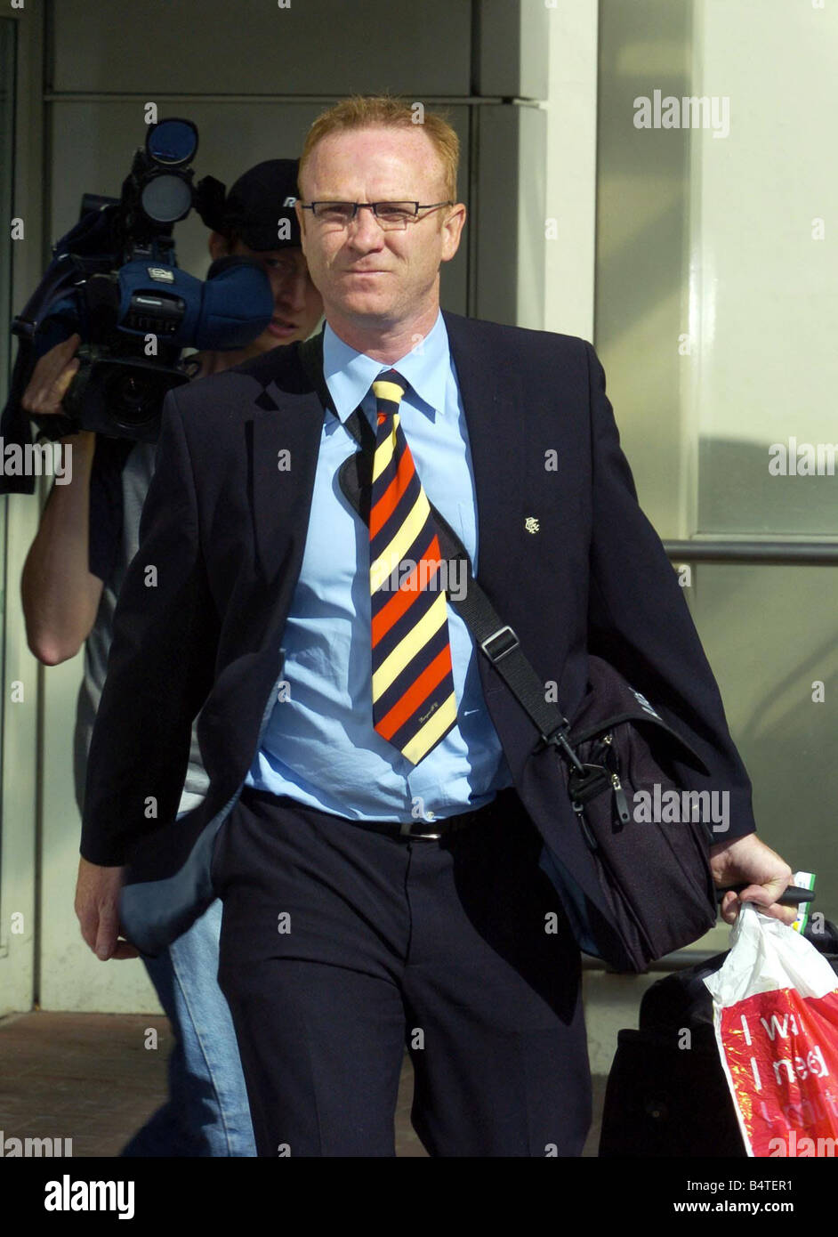 RANGER-MANAGER ALEX MCLEISH KOMMT AM FLUGHAFEN VON GLASGOW NACH EINEM ANDEREN DISAPOINTING FÜHREN IN EUROPA Stockfoto