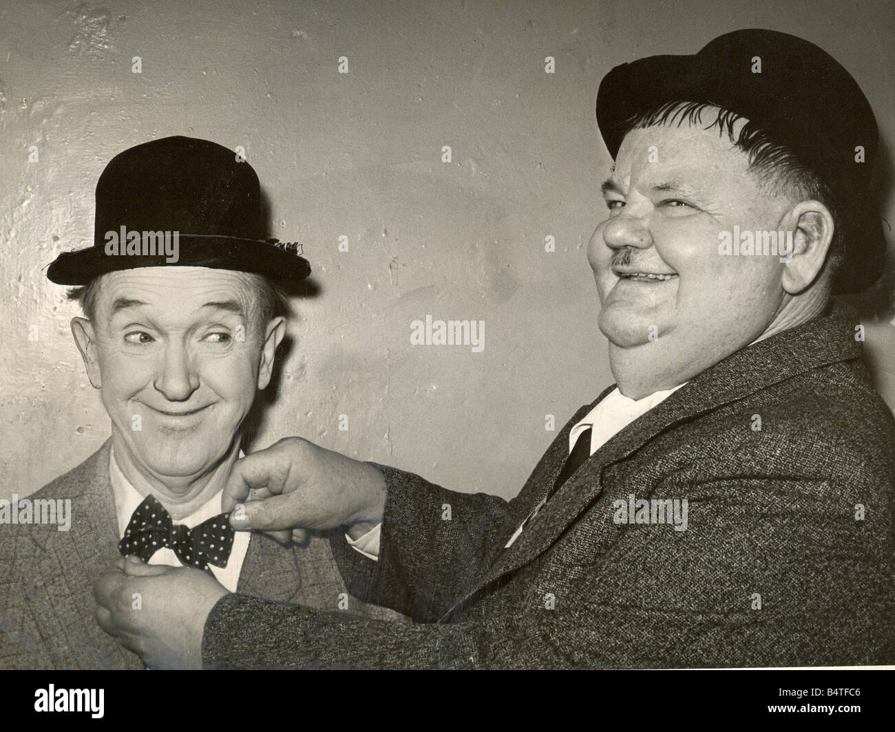 Laurel Hardy Comedy-Duo Stan Laurel und Oliver Hardy typische Ausdrücke von Laurel und Hardy in ihre Garderobe an der Newcastle-Empire Stockfoto
