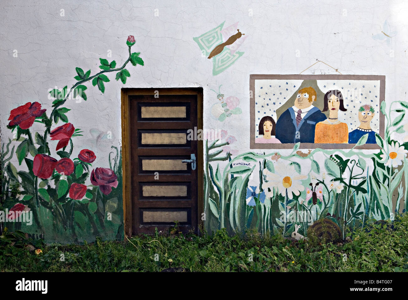 Gemälde an der Wand in Kandava Stadt Kurzeme Lettland Stockfoto