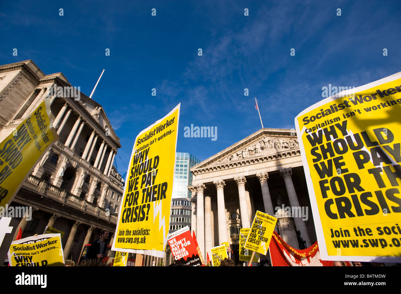 Antikapitalistische Kundgebung vor der Bank of England und königliche Börse, City of London, Oktober 2008, London UK Stockfoto