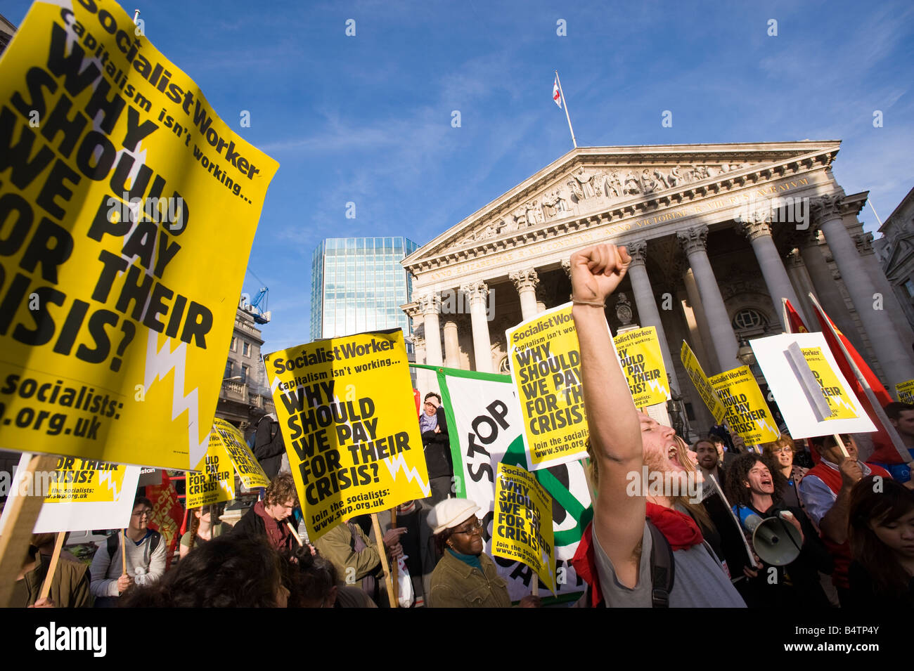 Antikapitalistische Kundgebung vor der Bank of England und königliche Börse, City of London, Oktober 2008, London UK Stockfoto