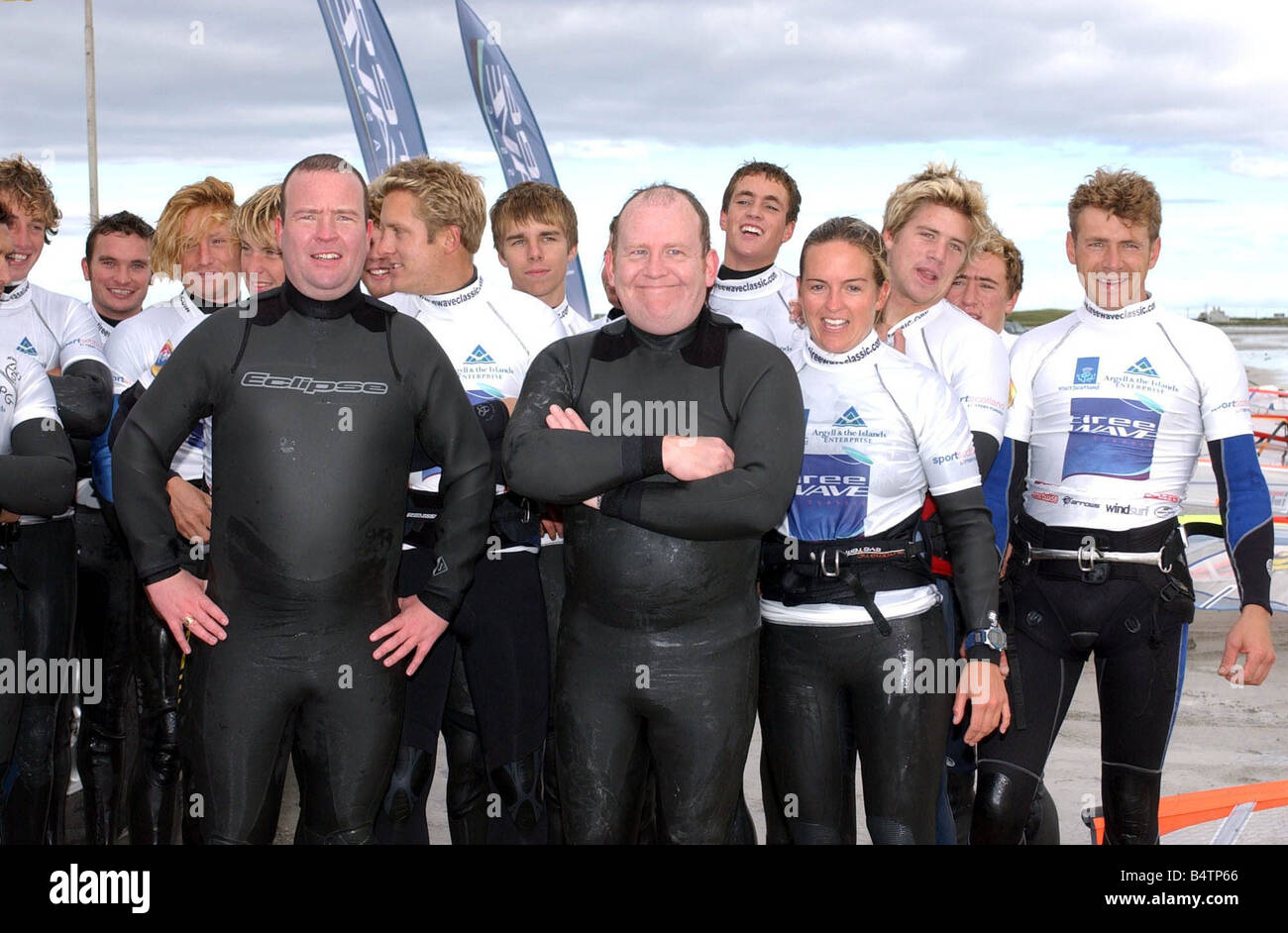 Tiree Wave Classic Sterne Oktober 2002 kauen das Fett Paul Riley und Ford Kiernan mit den Konkurrenten Stockfoto