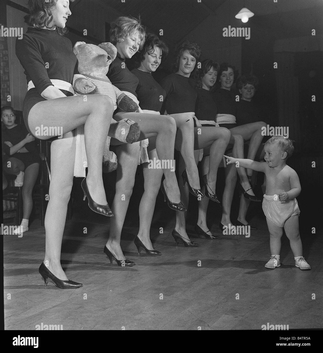 Baby-Tanzgruppe The Baby Bear Boogie als Mary Lou Williams vielleicht gesagt Dezember 1962 Stockfoto
