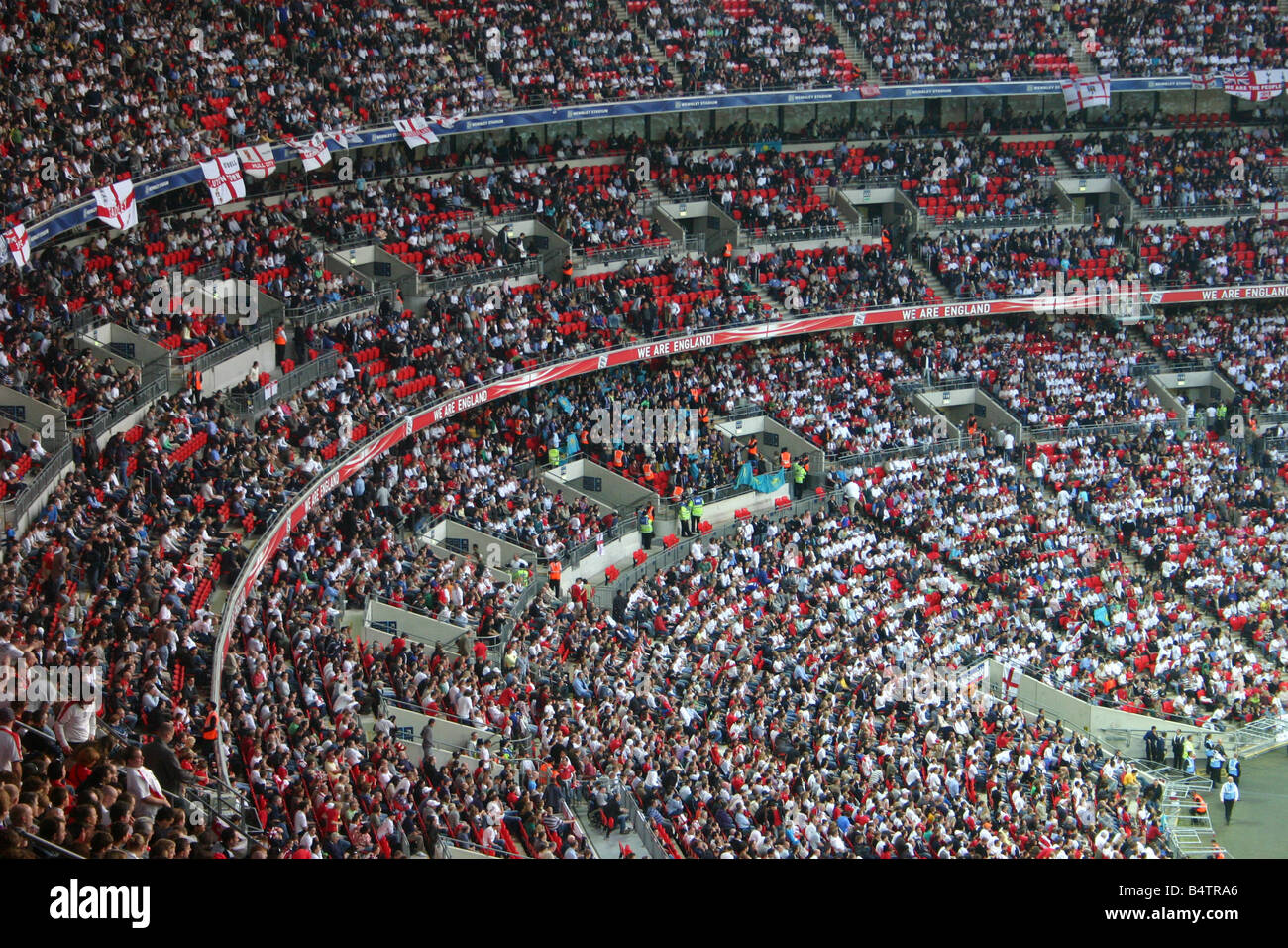 England-Fans im neuen Wembley-Stadion Stockfoto