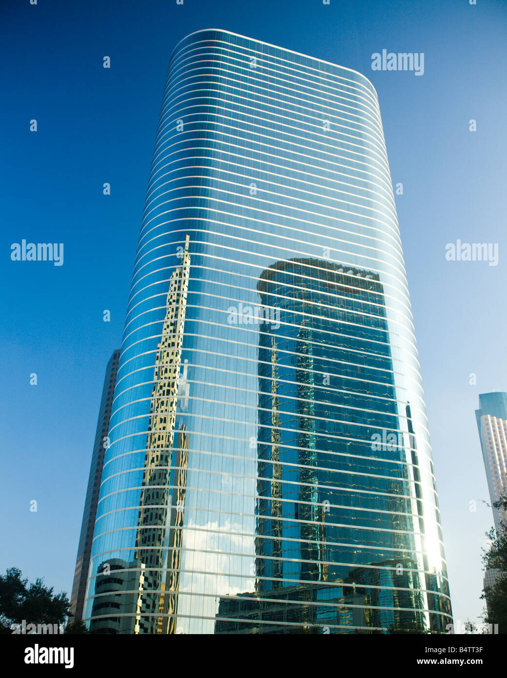 Ein ganzes Gebäude Schuss des Enron-Hochhauses in der Innenstadt von Houston, TX Stockfoto