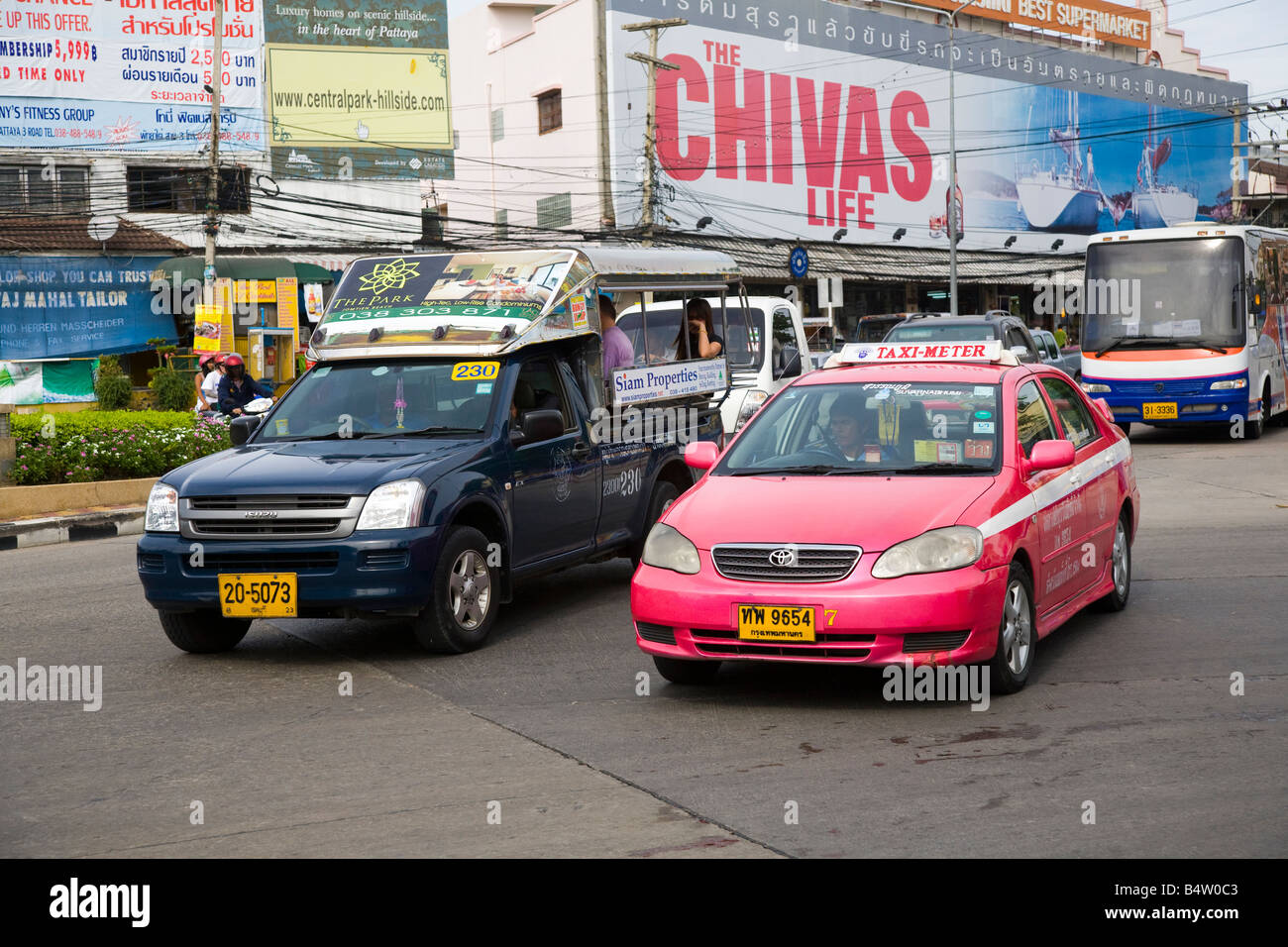 Pattaya baht bus -Fotos und -Bildmaterial in hoher Auflösung – Alamy