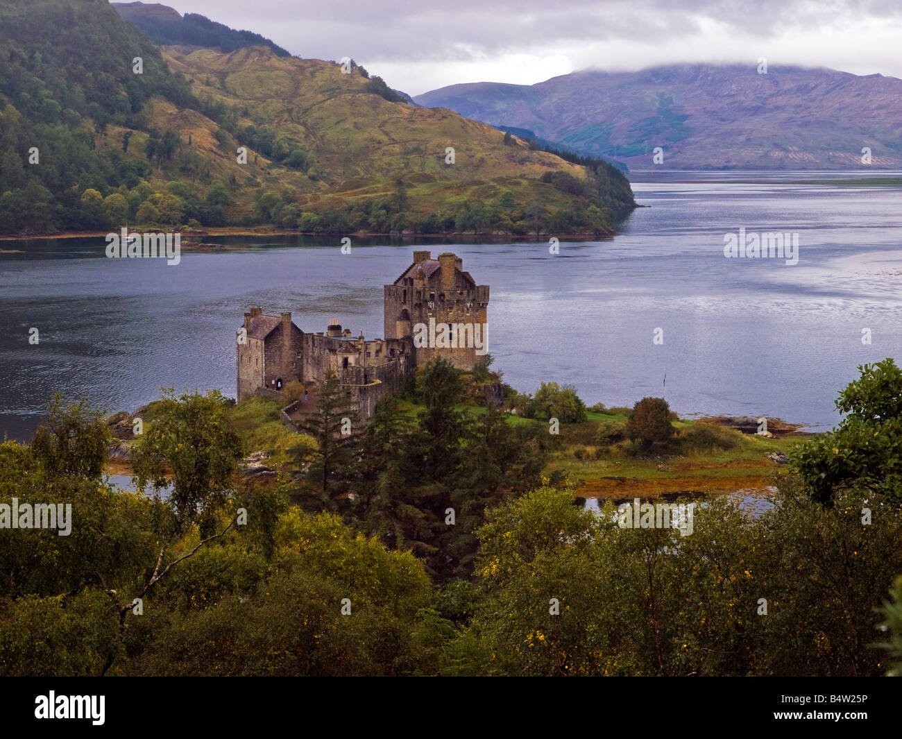 Scottish Castle am Loch Duich Stockfoto