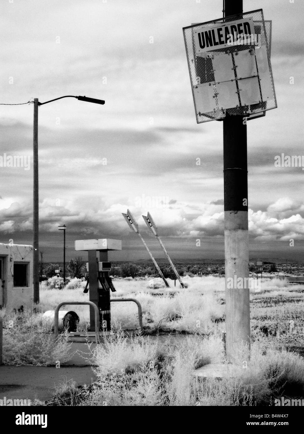 Verlassene Tankstelle Infrarot Stockfoto