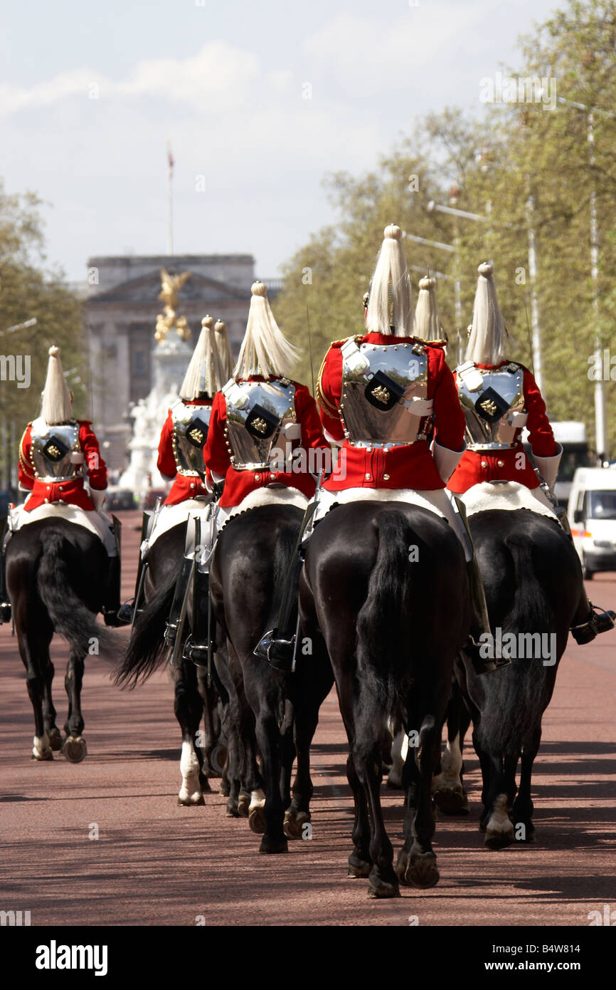 Gruppe von berittenen Soldaten der Household Cavalry von der Leibgarde-Regiment auf The Mall CIty of Westminster SW1 London Engl Stockfoto