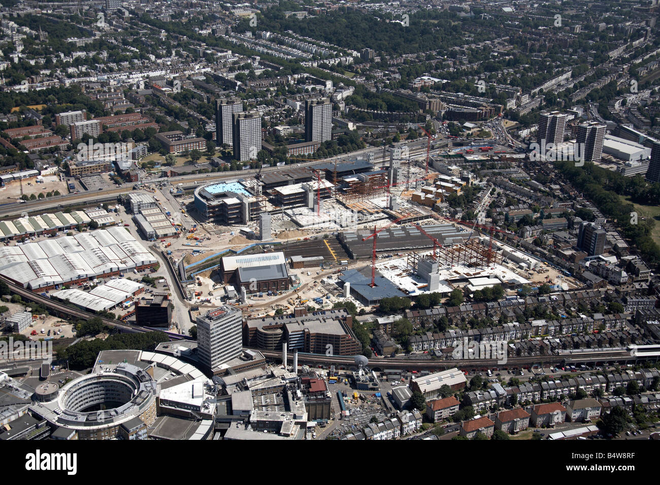 Luftbild südöstlich von BBC TV Zentrum Holz Lane Westfield White City Entwicklung Bau Website London W12 England UK Stockfoto