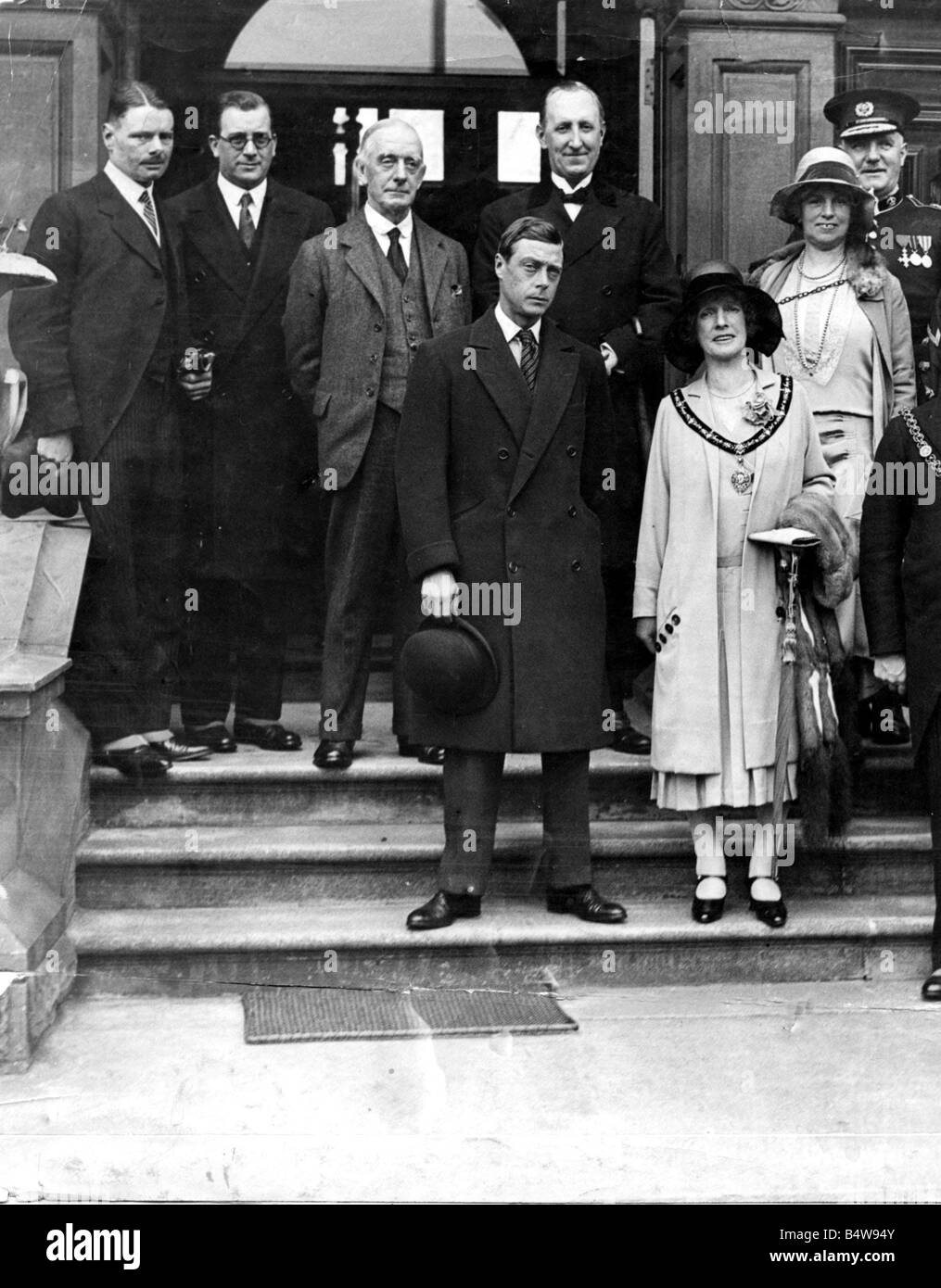 König Edward Prince Of Wales Bild außerhalb der Mansion House in Cardiff nach einem Besuch 22. Mai 1930 Stockfoto