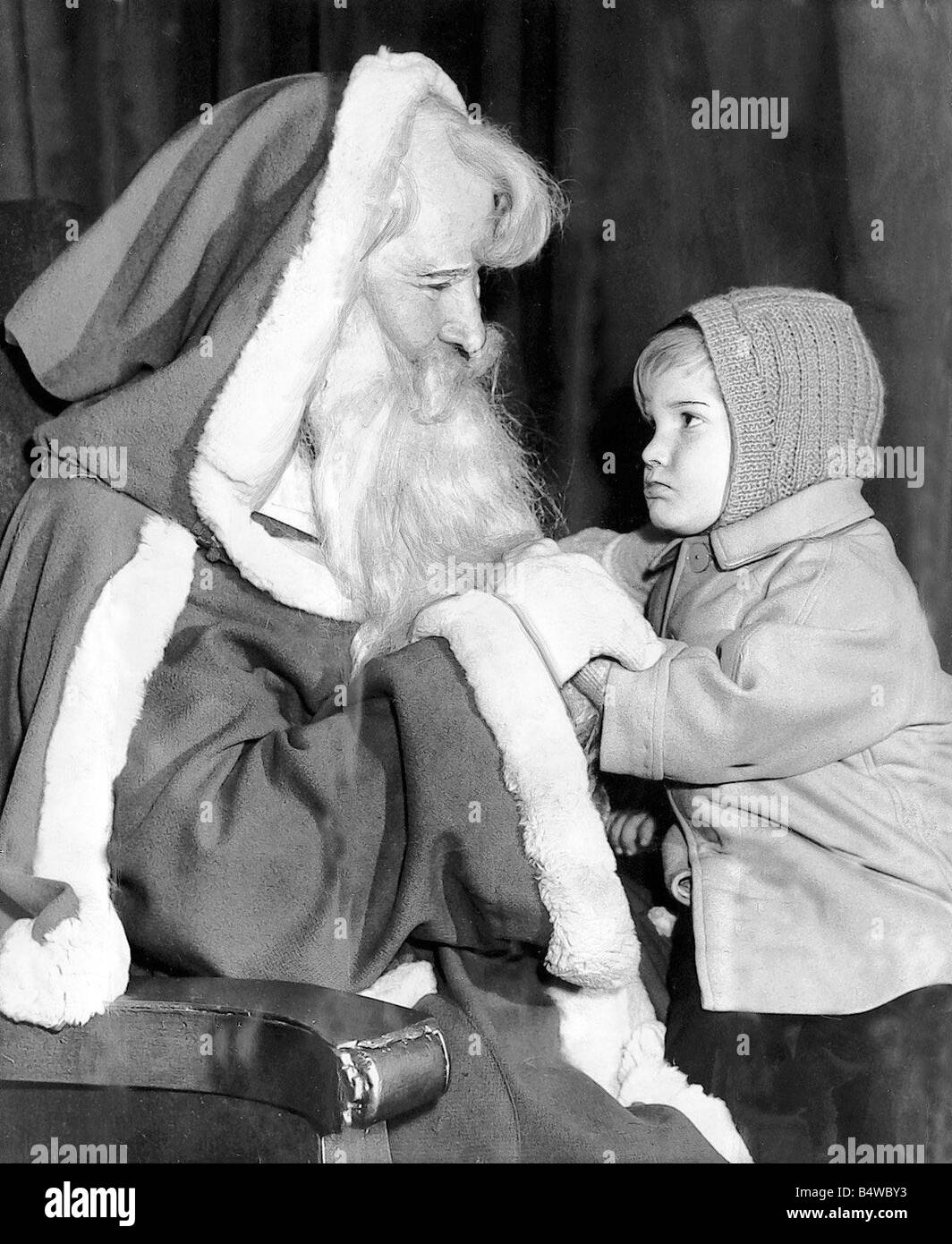 Brian Mace im Alter von zwei Jahren hat einen Chat mit dem Weihnachtsmann ist Brian seine Großmutter in Newcastle von Waikiki in Honolulu besuchen, 1960 Stockfoto