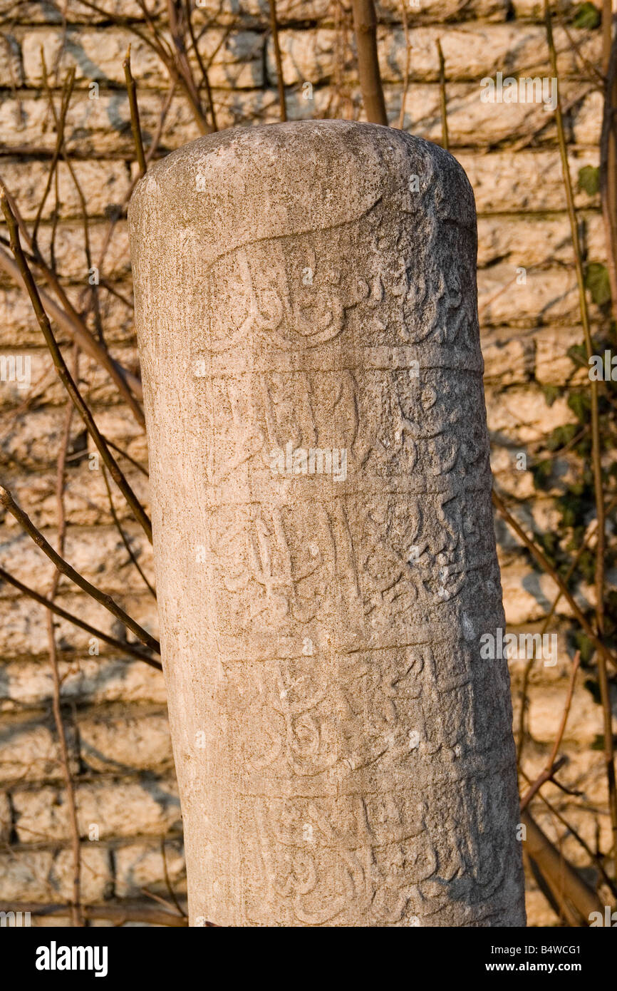 Osmanischer Grabstein im römischen Bad, Varna, Bulgarien Stockfoto