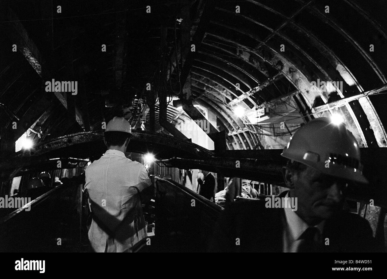 Die Victoria Line im Juli 1965 Männer am arbeiten, in den unterirdischen Tunnel Bau Stockfoto