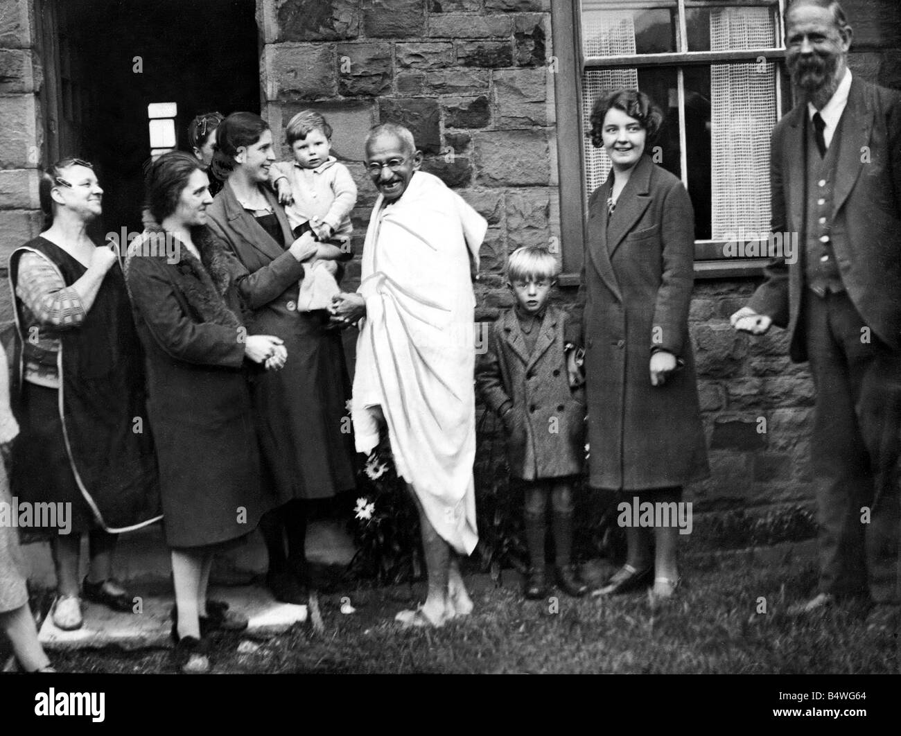 Mahatma Gandhi September 1931 auf Reise nach Großbritannien Gandhi nutzten diese Gelegenheit, Lancashire Baumwolle Mühlen um zu sehen, was Bedingungen wie für die Arbeitnehmer zu diesem Zeitpunkt waren alle Indien Kongress-Partei boykottiert hatten britische waren, darunter Baumwolle, weil Massenproduktion in Lancashire Handloom Industrie in Indien picturehouse0805 ruiniert hatte besuchen Stockfoto