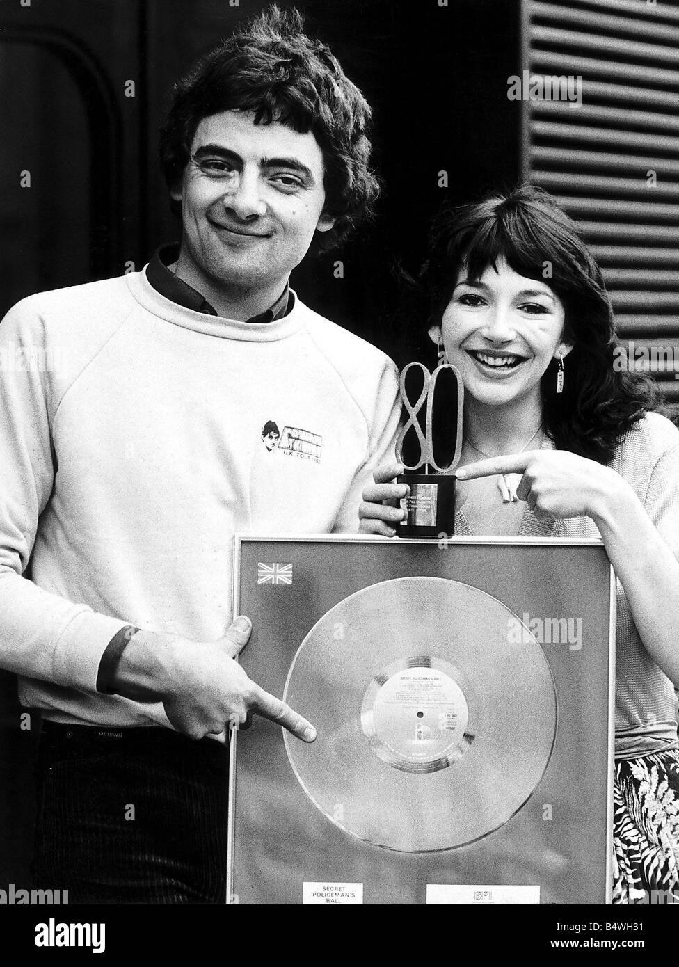 Kate Bush mit Rowan Atkinson bei NME awards Oktober 1980 Stockfoto