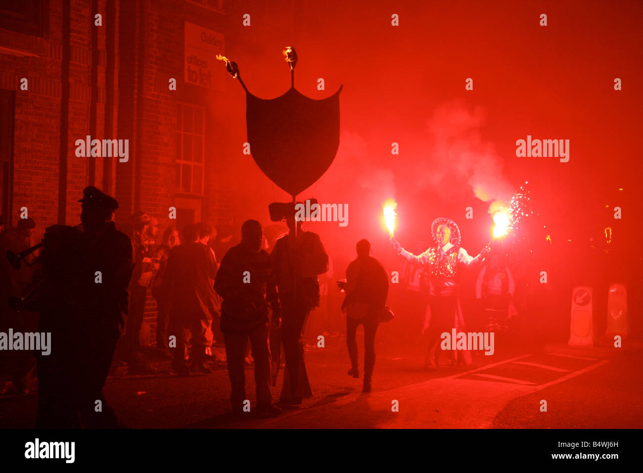 LEWES BONFIRE NIGHT GUY FAWKES FEUERWERK BONFIRE KERL FAWKES NACHT ...