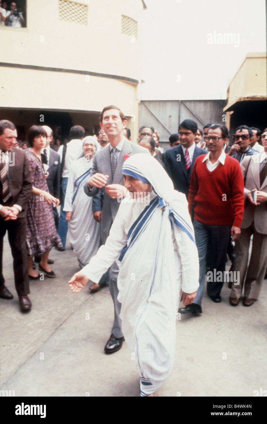 Mutter Theresa auf der Straße in Indien mit Prinz Charles Stockfoto