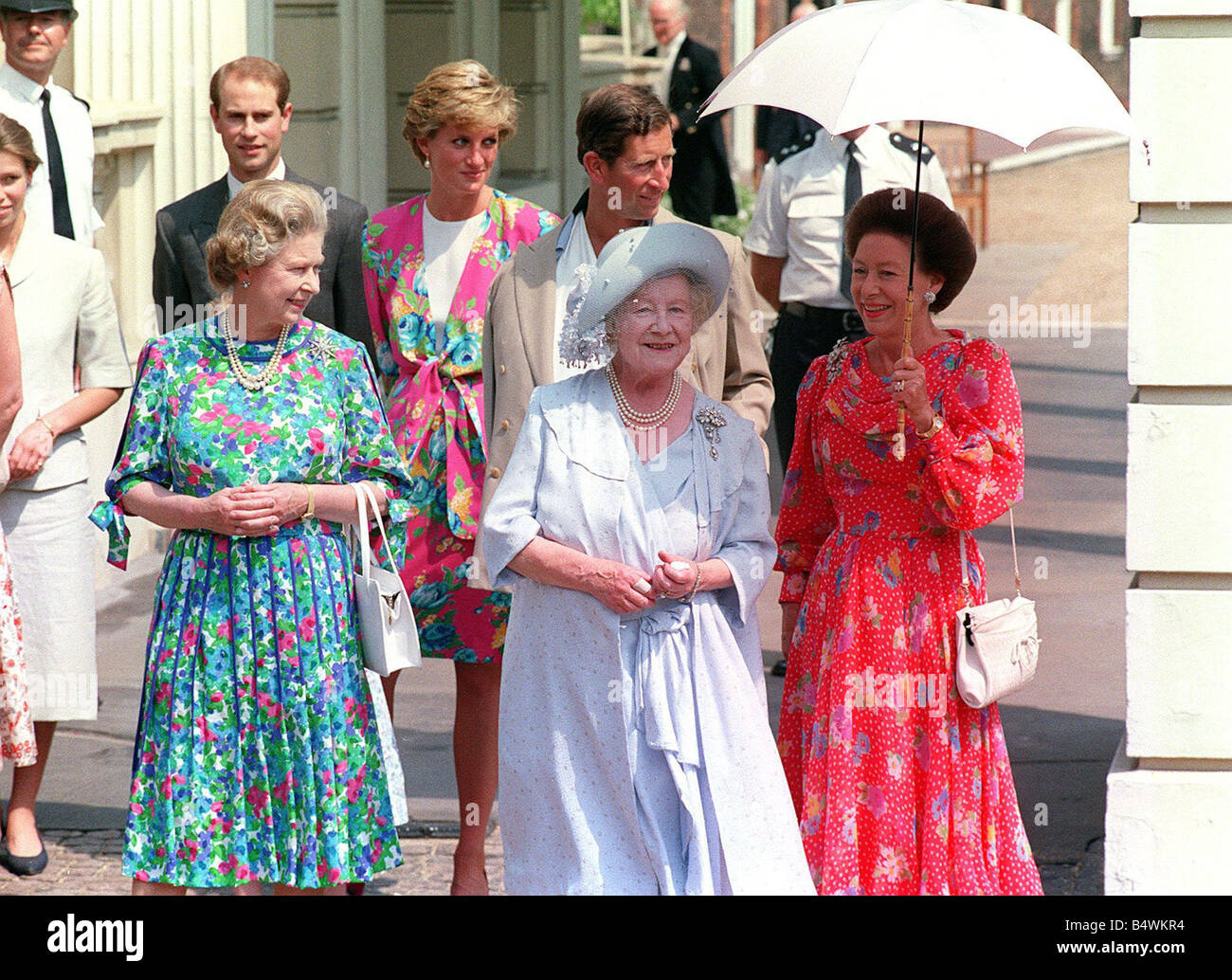 Königinmutter Geburtstage August 1990 an ihrem 90. Geburtstag außerhalb Clarence House mit anderen Mitgliedern der königlichen Familie Stockfoto