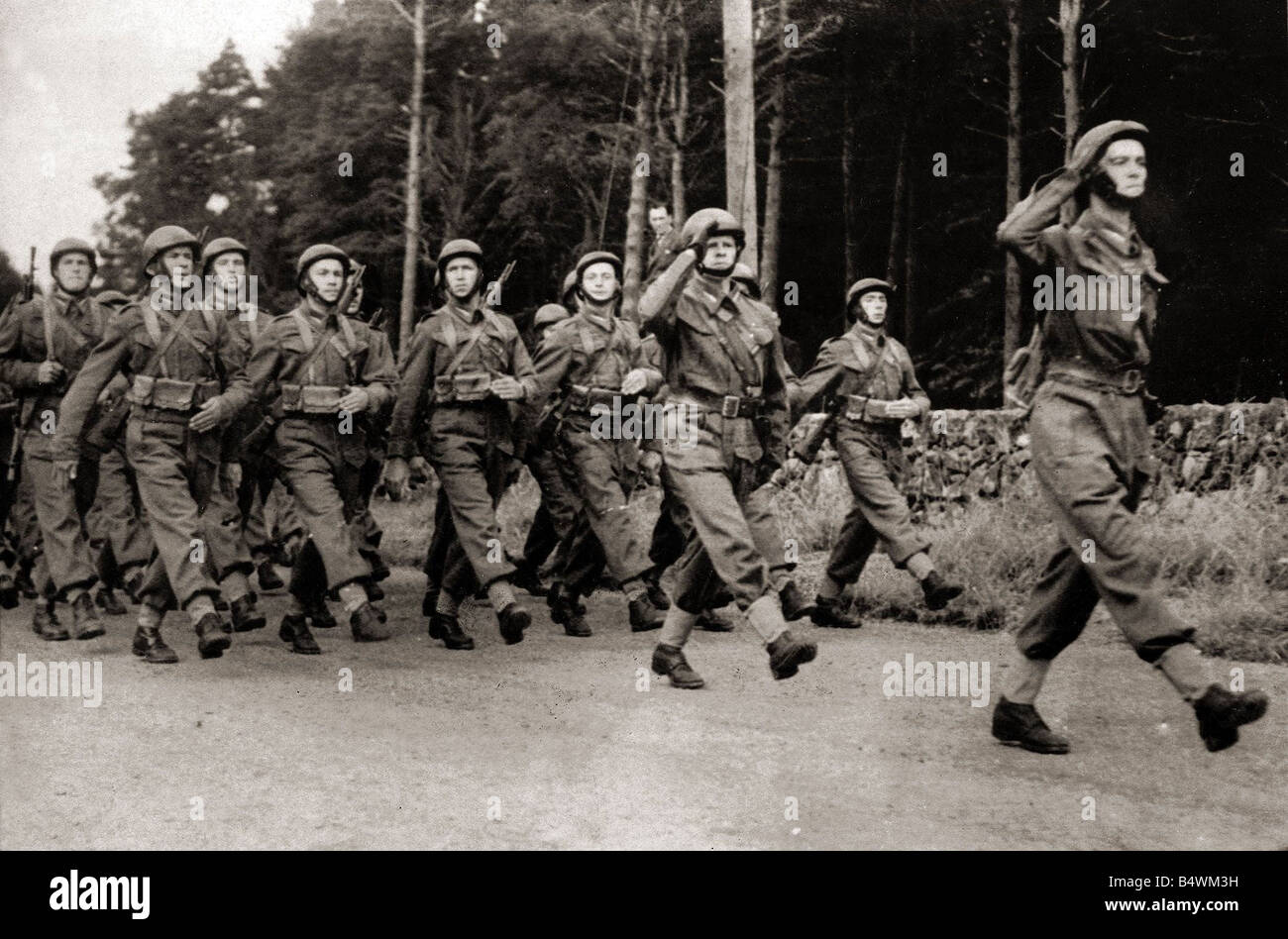 Polnische Soldaten marschieren vorbei General Sikorski Stockfoto