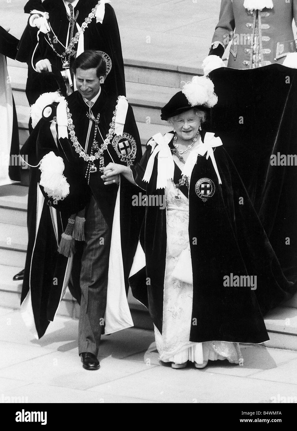 Königin-Mutter mit Prinz Charles bei Bestellung der feierlichen Strumpfband Juni 1986 Stockfoto