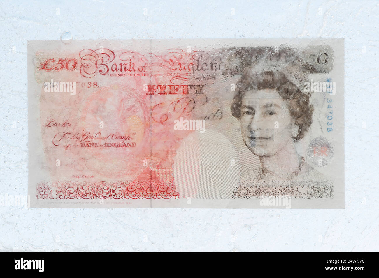 50-Pfund-Note in Eis eingefroren Stockfoto