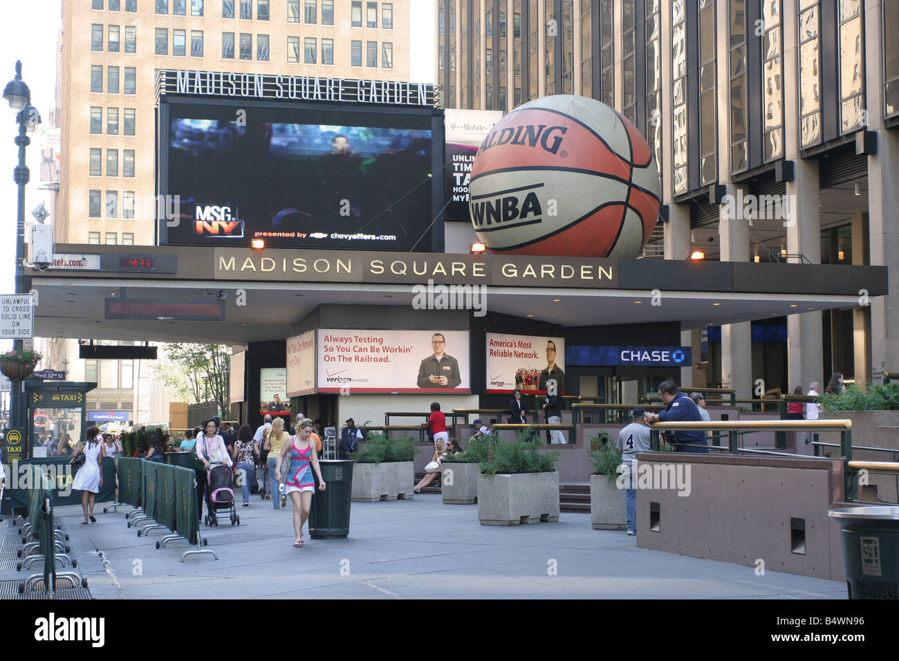 Haupteingang der Sportarena Madison Square Garden in der 7th Ave, New York, NY. Stockfoto