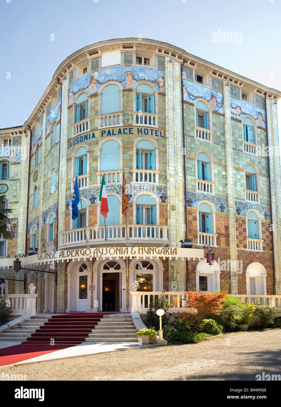 Das Ausonia Hungaria Palace Hotel am Lido von Venedig mit seinem sehr dekorativ außen Stockfoto