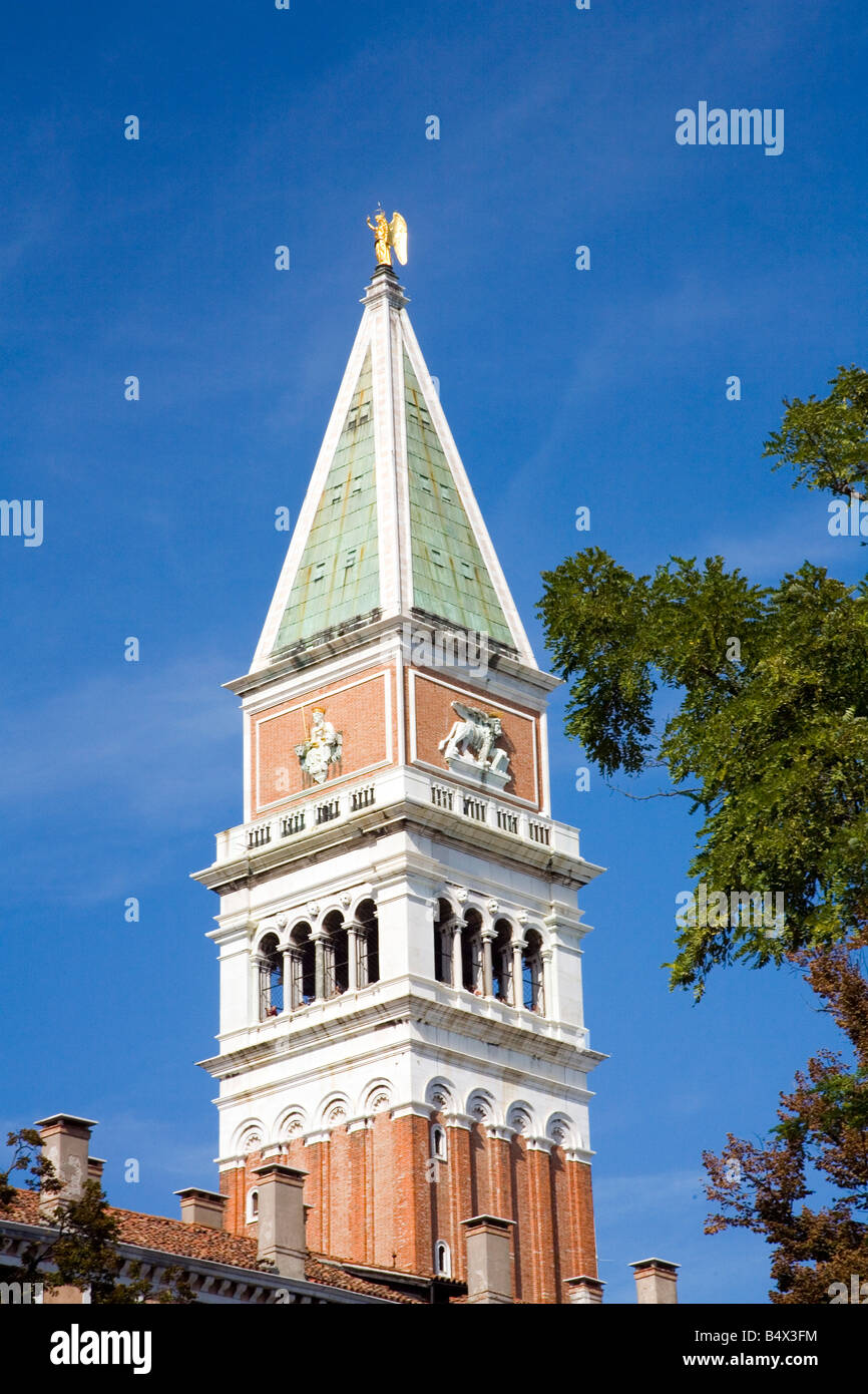 Der Glockenturm Campanile in Markusplatz Venedig Stockfoto