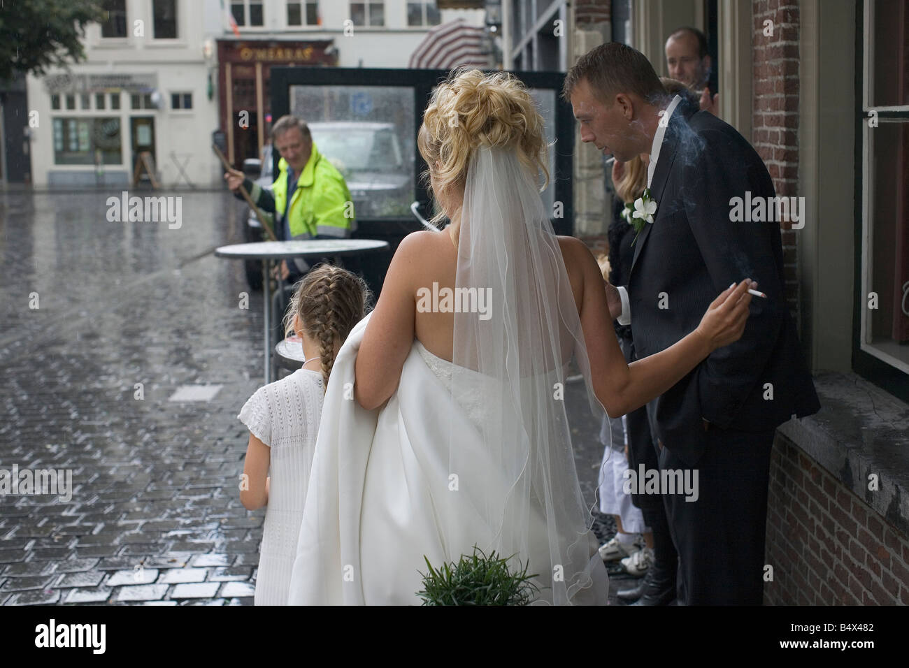 Hochzeit an einem regnerischen Tag. Stockfoto